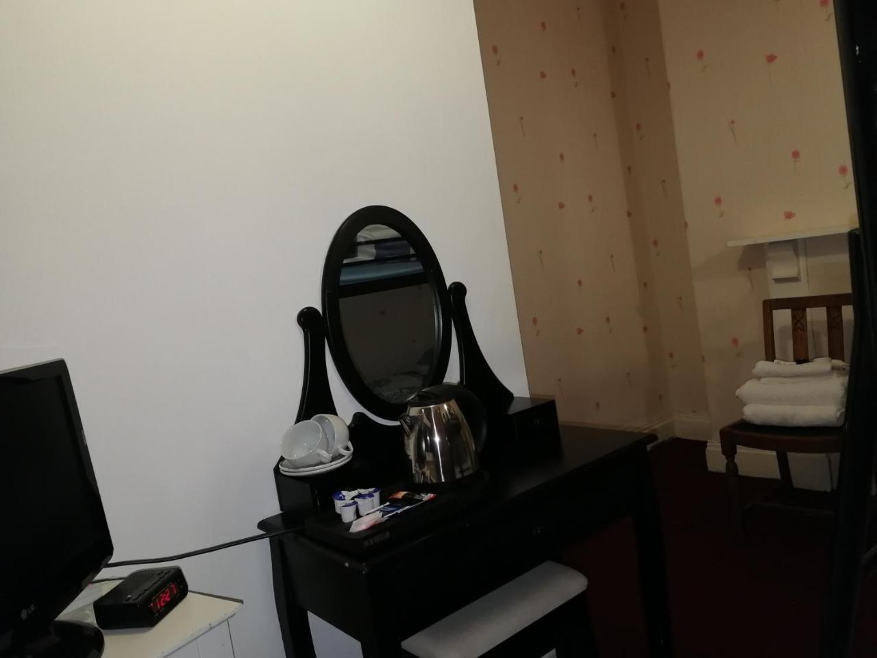 Overton Villa Hotel ランディドノー エクステリア 写真