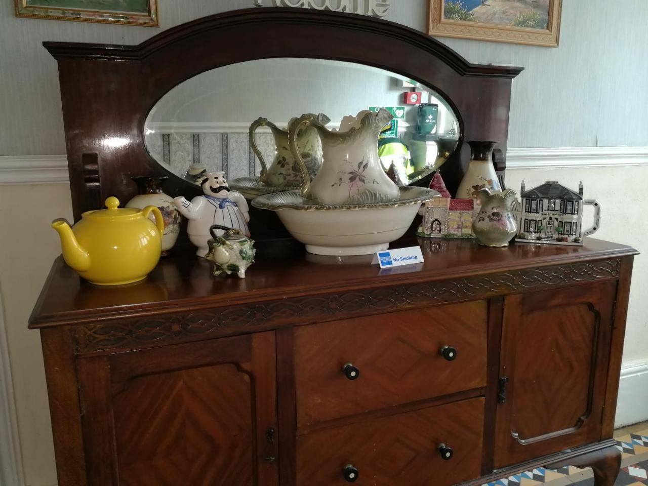 Overton Villa Hotel ランディドノー エクステリア 写真